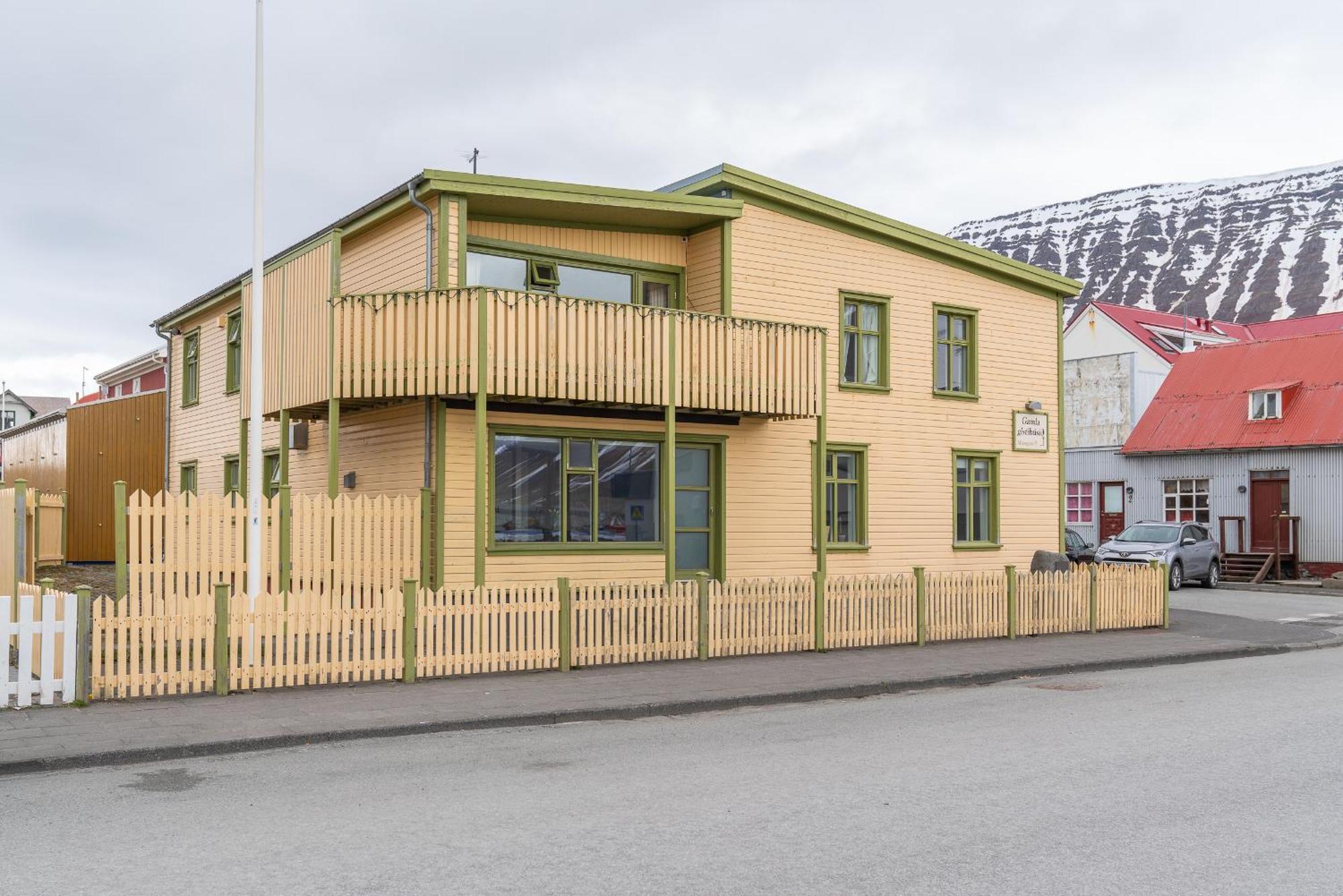 Isafjordur Hostel Екстер'єр фото