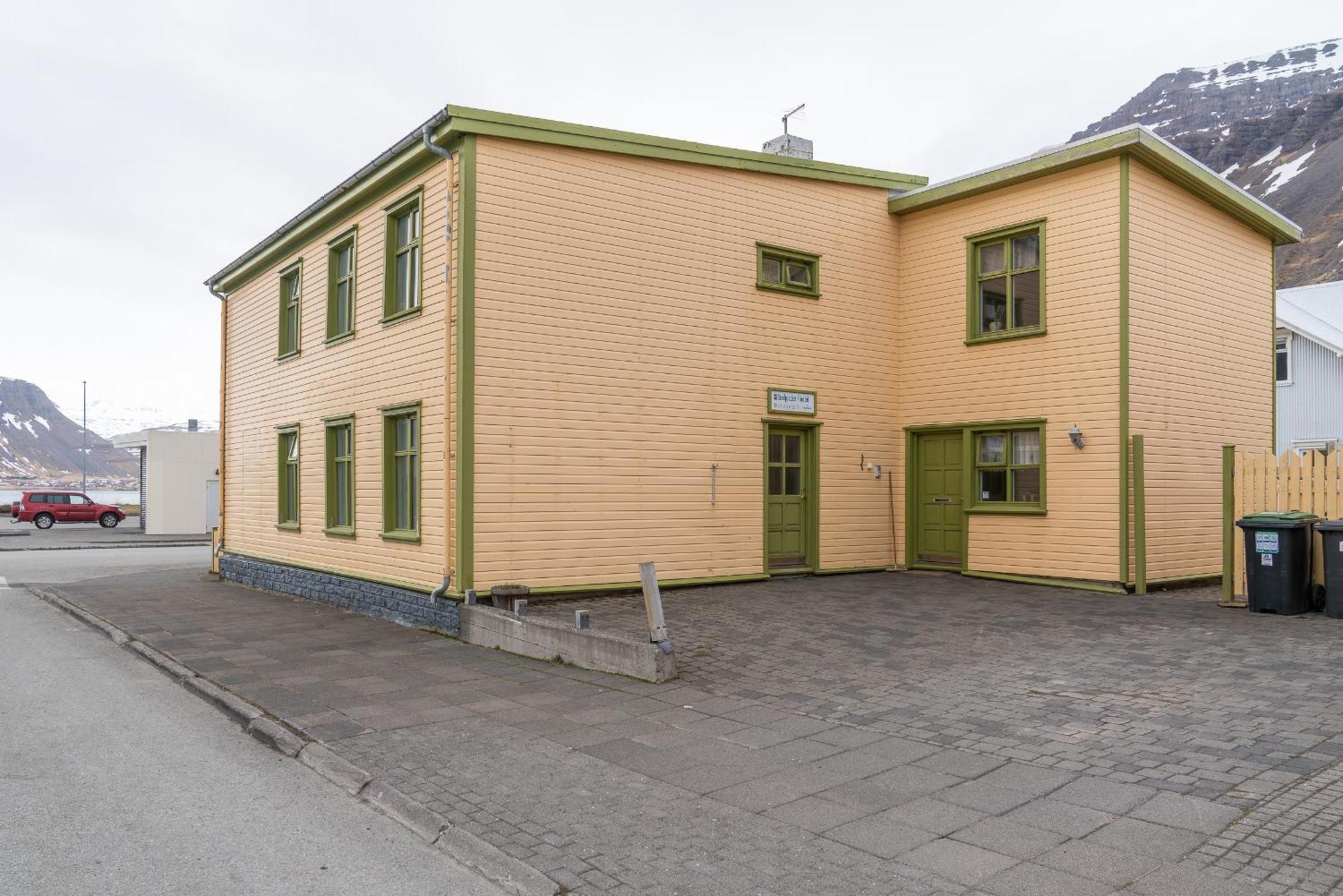 Isafjordur Hostel Екстер'єр фото