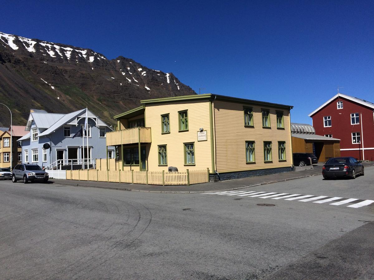 Isafjordur Hostel Екстер'єр фото
